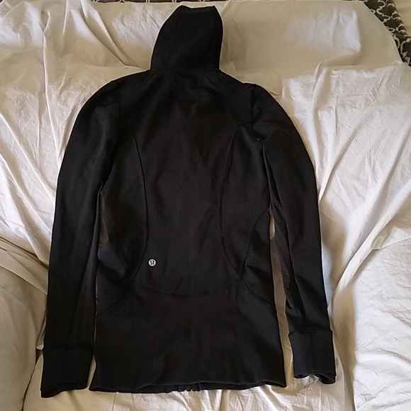 EUC like new Lululemon daily practice hoodie jacket size 2 - Picture 3 of 3